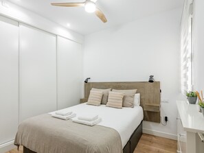 Iron/ironing board, internet, bed sheets