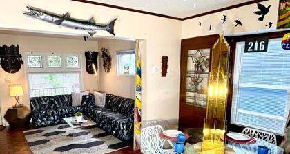 THE LIONS DEN - 6 Bedroom, Cozy Old Brooklyn Home near Zoo, downtown