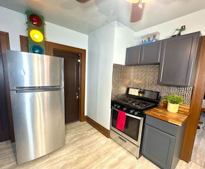 Fridge, microwave, oven, stovetop - THE LIONS DEN - 6 Bedroom, Cozy Old Brooklyn Home near Zoo, downtown (Cleveland)
