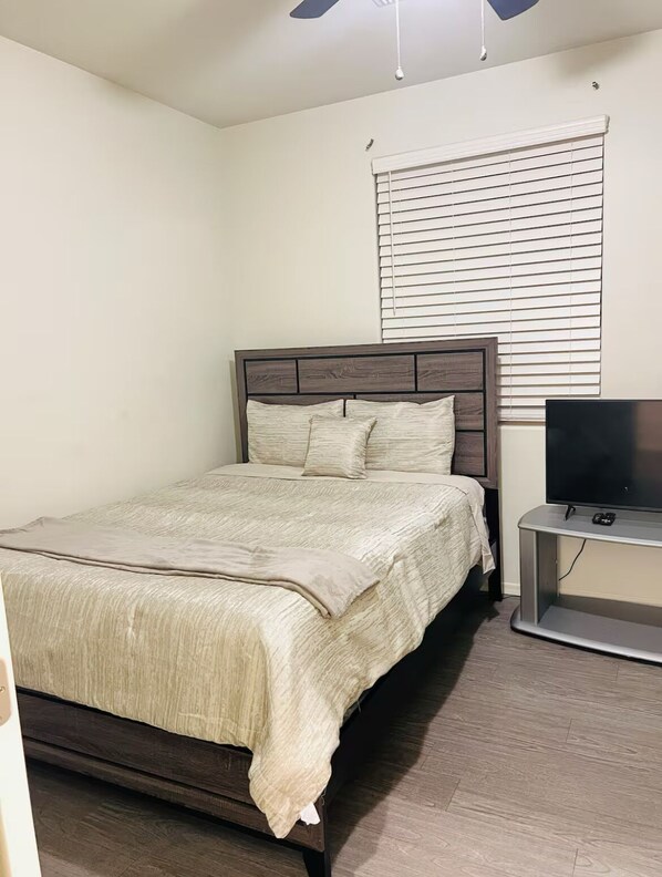 5 bedrooms, WiFi, bed sheets