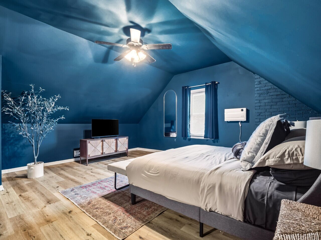 4 habitaciones, tabla de planchar con plancha, cuna de viaje y wifi 