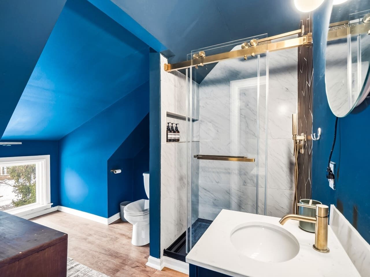 Shower, hair dryer, towels, shampoo