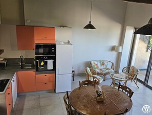 Unclassified image, 4 of 19, button - Gîte 35 - SAINT-PIERRE-DE-TRIVISY (SAINT-PIERRE-DE-TRIVISY)