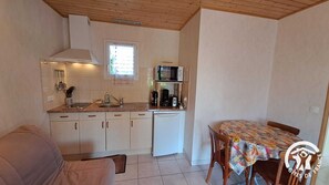 Frigorifero, microonde, macchina per tè/caffè, tostapane