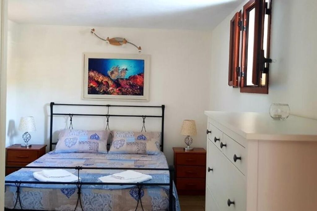 Bureau, fer et planche à repasser, Wi-Fi gratuit, draps fournis