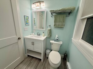 淋浴设施、吹风机、毛巾、肥皂