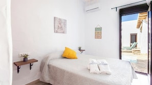 6 chambres, fer et planche à repasser, lit de bébé portatif, Wi-Fi