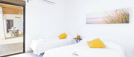 6 habitaciones, tabla de planchar con plancha, cuna de viaje y wifi