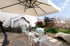 Unclassified image, 5 of 43, button