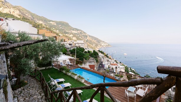 A pool area with a view of the sea and mountains. - Villa Tirrena by My Villa Collection (Positano)