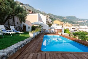 Unclassified image, 2 of 43, button