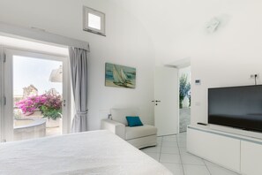 6 bedrooms, iron/ironing board, free WiFi, bed sheets