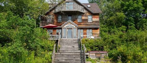 المنشأة من الخارج