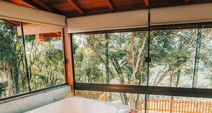 Chalet surrounded by nature with a view of the stars.