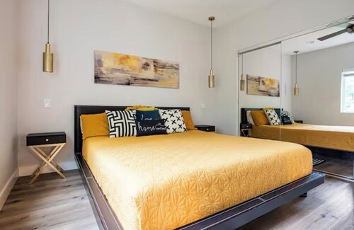 Charming guesthouse in Burbank