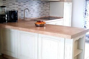 Fridge, microwave, stovetop, coffee/tea maker - Apartment Alissya (Arbatax)