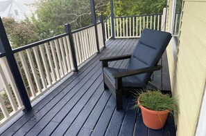 Terrace/patio - Panoramic Lake Views, Private Balcony, 5-min to Canal Park, Downtown & Hospitals (Duluth)