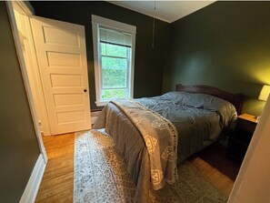 2 bedrooms, WiFi, bed sheets - Panoramic Lake Views, Private Balcony, 5-min to Canal Park, Downtown & Hospitals (Duluth)