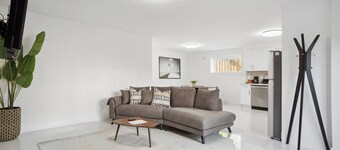 Bright Modern 2BR/2BA Family-Friendly Luxury Stay | Close to SFU and Brentwood