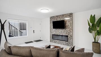 Télévision, cheminée