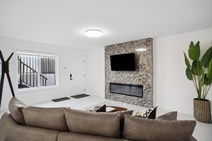 Télévision, cheminée