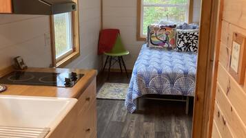 1 habitación, tabla de planchar con plancha, wifi gratis y ropa de cama