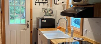 The Tiny Carriage House, Peaceful, Minutes from Valleyview Wedding Venue