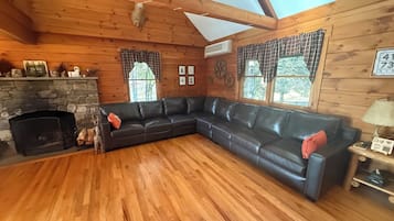 智能电视、壁炉、电子游戏、桌上足球