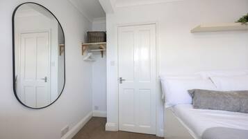 3 bedrooms, iron/ironing board, travel crib, WiFi (free)
