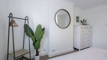 3 bedrooms, iron/ironing board, travel cot, free WiFi