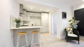 Coffee/tea maker, fridge, microwave, oven