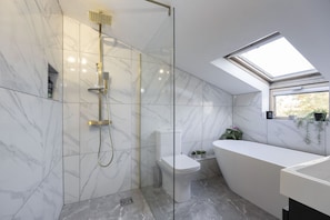 Shower, hair dryer, towels