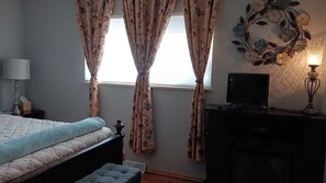 2 bedrooms, iron/ironing board, Internet, bed sheets