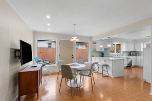 Dining - Stylish South Hill Getaway | Bar & Game Room (Spokane)