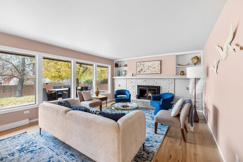 Stylish South Hill Getaway | Bar & Game Room