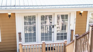 A house with a front porch, a wooden staircase, and a mailbox. - Rustic cabin in charming Ruidoso (Ruidoso)
