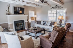 Living area - Rustic cabin in charming Ruidoso (Ruidoso)