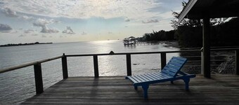 Luxury Beach House on secluded Treasure Beach Isla de Utila