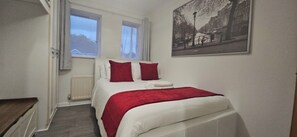 豪華公寓, 2 間臥室, 私人浴室, 庭園景觀 | 遮光布/窗簾、熨斗/熨衣板、免費無線上網