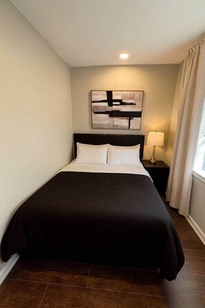 1 habitación, tabla de planchar con plancha, wifi y ropa de cama 