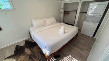 1 habitación, tabla de planchar con plancha y wifi