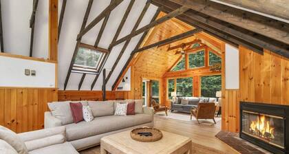 Ski & Lake Retreat With Hot Tub