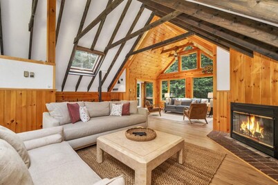 Ski & Lake Retreat With Hot Tub