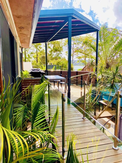 The Palm Tree Loft, close to shops and lake