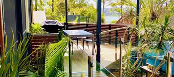 The Palm Tree Loft, close to shops and lake