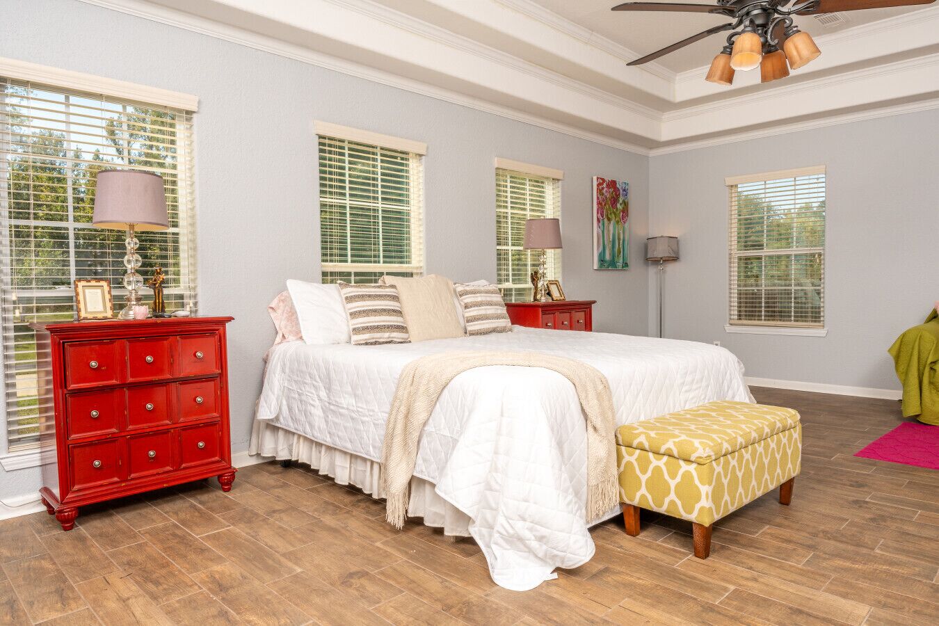 5 slaapkamers, een strijkplank/strijkijzer, reisbedje, wifi