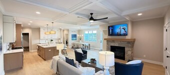 NEW Spacious 3-bedroom condo with in Fontana-on-Geneva Lake.