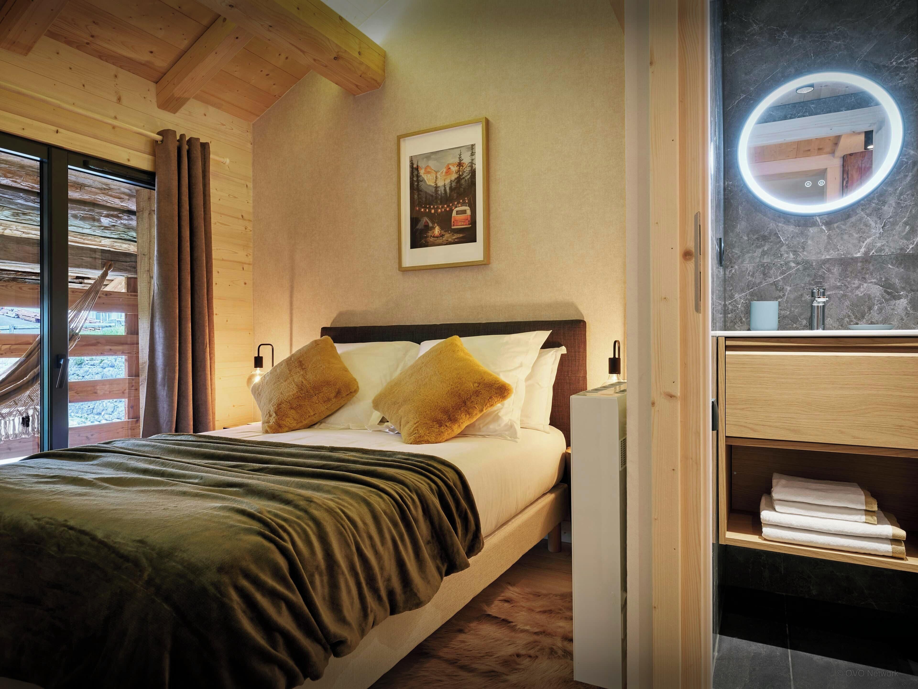 6 habitaciones, tabla de planchar con plancha, wifi y ropa de cama 