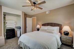 3 chambres, fer et planche à repasser, accès à Internet, literie fournie