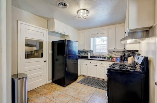 Midwest City Retreat • Minutes to Tinker & Downtown